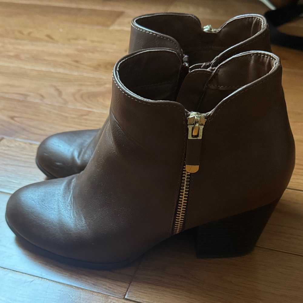 Like New! Style & Co's Masrinaa booties in Cognac Smooth Brown
